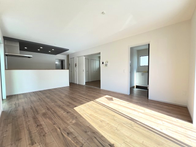 【居間・リビング】 | 大野城市南ヶ丘3丁目3期　1号棟（全2棟）【仲介手数料無料・0円】 | 現地写真。リビングです。