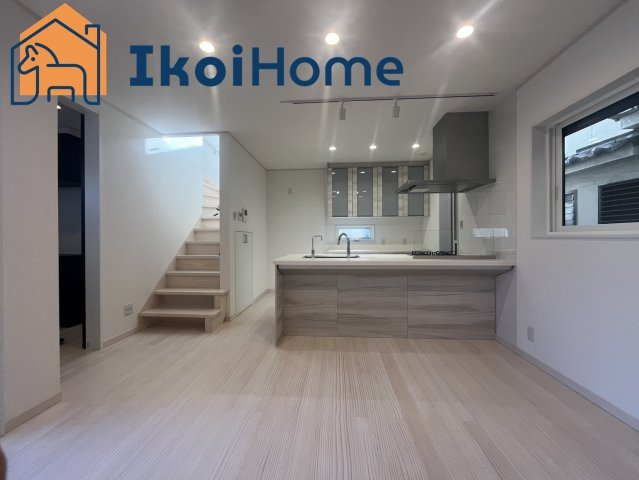 神戸市西区桜が丘西町2丁目　新築戸建ての居間・リビング|◆同社施工例◆フロアーコーティング・エアコン・壁掛けテレビ・などを住宅ローンに組込む事も可能です