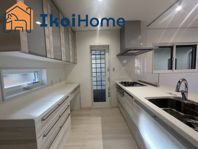 神戸市西区桜が丘西町2丁目　新築戸建てのキッチン|◆同社施工例◆年中無休：当日予約可●シンクは傷や汚れが付きにくく音を大幅に軽減する静音仕様