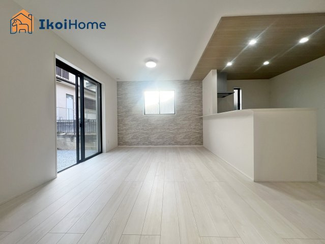 神戸市西区桜が丘西町2丁目　新築戸建てのキッチン|【ホームページに現地動画掲載中】●年中無休：当日予約可●人気の対面式のキッチンで明るい！