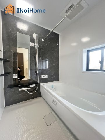 神戸市西区桜が丘西町2丁目　新築戸建ての浴室|【ホームページに現地動画掲載中】●年中無休：当日予約可●小窓ございますので通気・換気良好です。