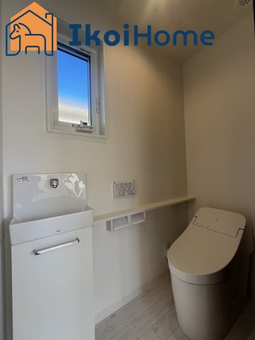 神戸市西区桜が丘西町2丁目　新築戸建てのトイレ|◆同社施工例◆年中無休：当日予約可●トイレが2か所あるので夜中も楽ちん。朝方のトイレ渋滞も安心