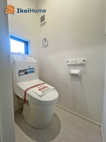 神戸市西区桜が丘西町2丁目　新築戸建てのトイレ|【ホームページに現地動画掲載中】●年中無休：当日予約可●1階・2階ウォッシュレット付のお手洗いです