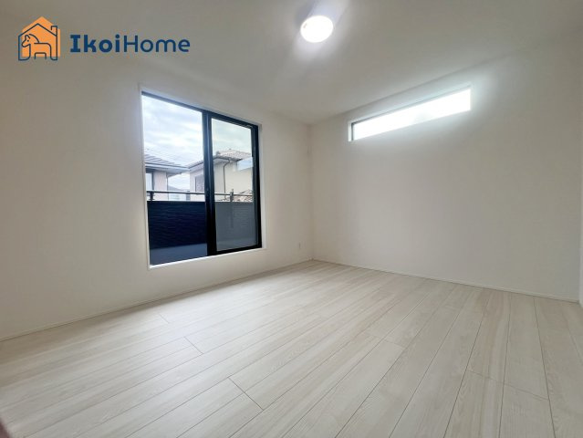 神戸市西区桜が丘西町2丁目　新築戸建ての寝室|【ホームページに現地動画掲載中】●年中無休：当日予約可●注意。カーテン・カーテンレール付いていません