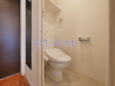 【トイレ】 | プレジオ海老江 | カラーパターン
偶数階：ホワイト基調
奇数階：ブラウン基調
（写真はホワイト基調）