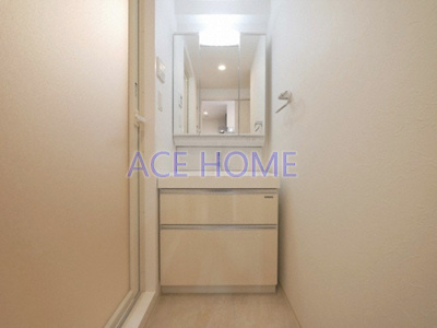 【洗面所】 | プレジオ海老江 | カラーパターン
偶数階：ホワイト基調
奇数階：ブラウン基調
（写真はホワイト基調）