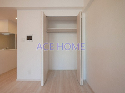 【収納】 | プレジオ海老江 | カラーパターン
偶数階：ホワイト基調
奇数階：ブラウン基調
（写真はホワイト基調）