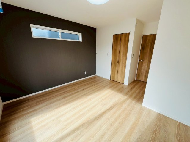 久喜市吉羽　第6期　全5邸の洋室|〇洋室　8帖〇
広々主寝室！ウォークインクローゼット付きで大切なお洋服もしっかり収納できます♪
2025年10月撮影