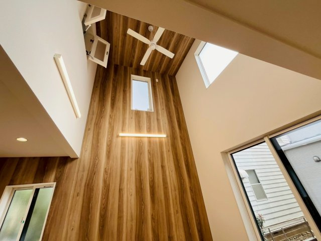 久喜市吉羽　第6期　全5邸の居間・リビング|〇リビング〇
開放感のある吹き抜け！空間を上に上げることでリビングをより広く感じることができます♪
2025年10月撮影