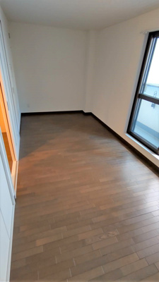 【寝室】 | プレミア豊里 | 外の光が差し込む明るいお部屋です