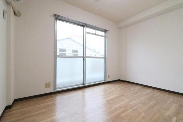 マルシェ九条の洋室