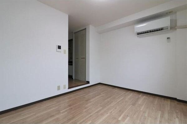 マルシェ九条の洋室