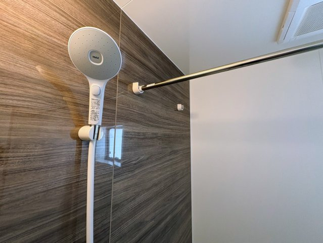 リーブルガーデン沖縄市南桃原・３号棟の防犯設備|シャワーヘッド＆物干し竿