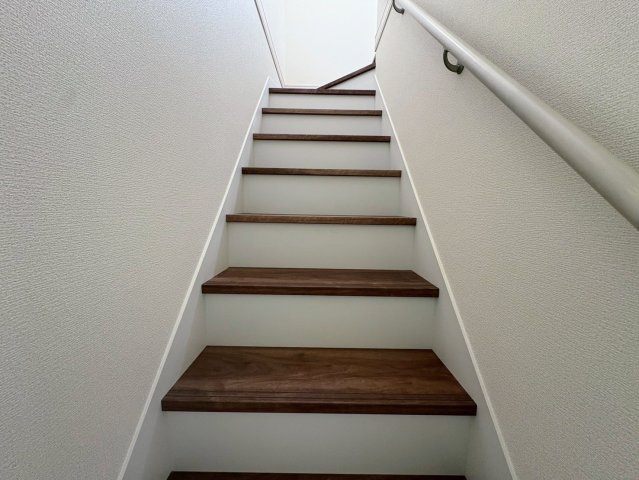 リーブルガーデン沖縄市南桃原・３号棟のその他|手すり付き階段