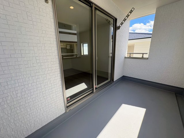 リーブルガーデン沖縄市南桃原・３号棟のバルコニー|急な雨も安心♪様々な用途に使える広々インナーバルコニー