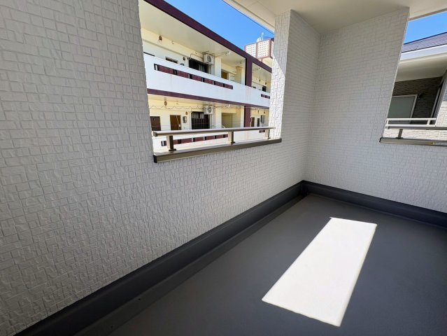 リーブルガーデン沖縄市南桃原・３号棟のバルコニー|急な雨も安心♪様々な用途に使える広々インナーバルコニー