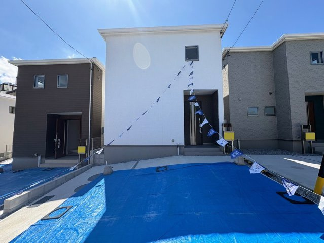 リーブルガーデン沖縄市南桃原・３号棟のその他|並列２台駐車可能スペース、屋外での水作業が快適な立水栓付き！お気軽にお問い合わせください♪