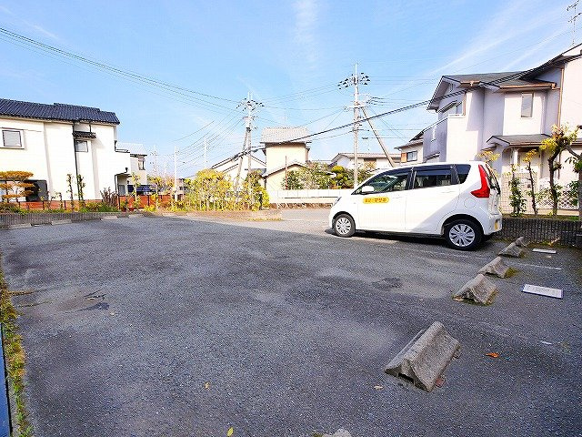 グリーンハイツ高塚の駐車場|駐車場に車を止められます