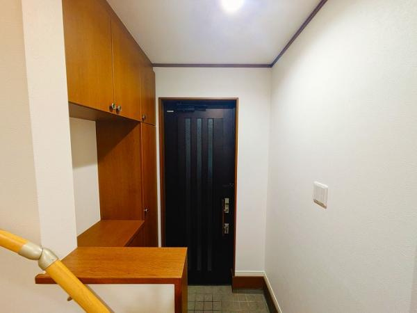 立川市錦町６丁目の中古一戸建の玄関