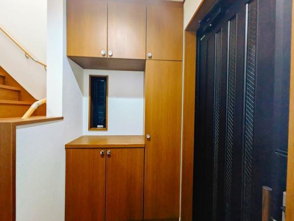 立川市錦町６丁目の中古一戸建の玄関