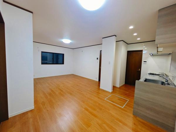 立川市錦町６丁目の中古一戸建の居間・リビング