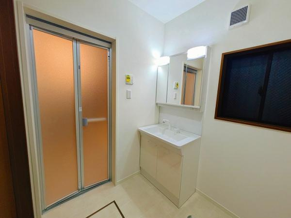 立川市錦町６丁目の中古一戸建の独立洗面台