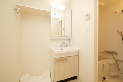 【独立洗面台】 | アドバンス大阪フルーヴ | 独立洗面台、小物を置くことができて便利です