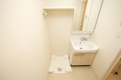 【設備】 | アドバンス大阪フルーヴ | 洗濯機置き場です