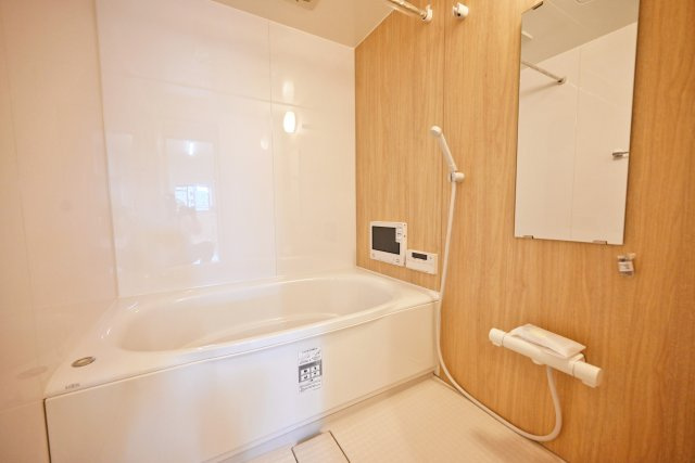 ジオ緑地公園一番館の浴室|一日の疲れを癒してくれる浴室は足を延ばしてお湯に浸かれます。