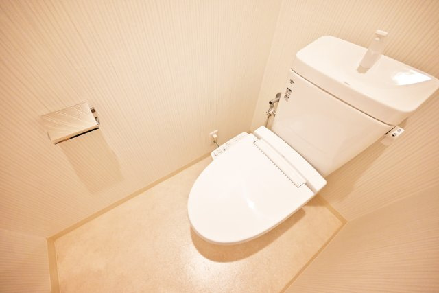 ジオ緑地公園一番館のトイレ|一年中快適に利用できる温水洗浄便座付トイレです。