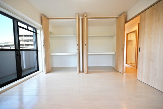 ジオ緑地公園一番館の洋室|-洋室約6帖-
リビングと隣接しており、収納スペースも豊富。