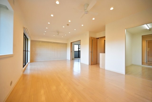 ジオ緑地公園一番館の居間・リビング|2025年9月改装済みです。見学をご希望の方はお気軽にお問い合わせください。