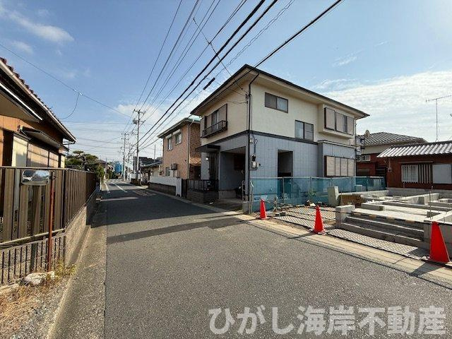 茅ヶ崎市菱沼3丁目　新築戸建の前面道路含む現地写真|12月3日撮影　建築中　現地外観