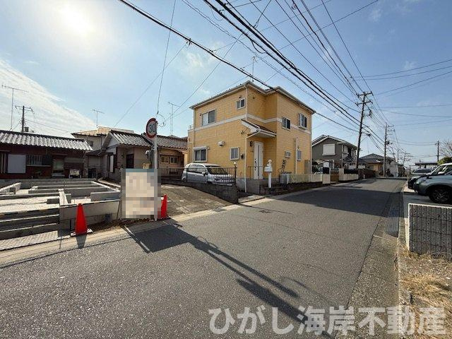 茅ヶ崎市菱沼3丁目　新築戸建の前面道路含む現地写真|12月3日撮影　建築中　現地外観