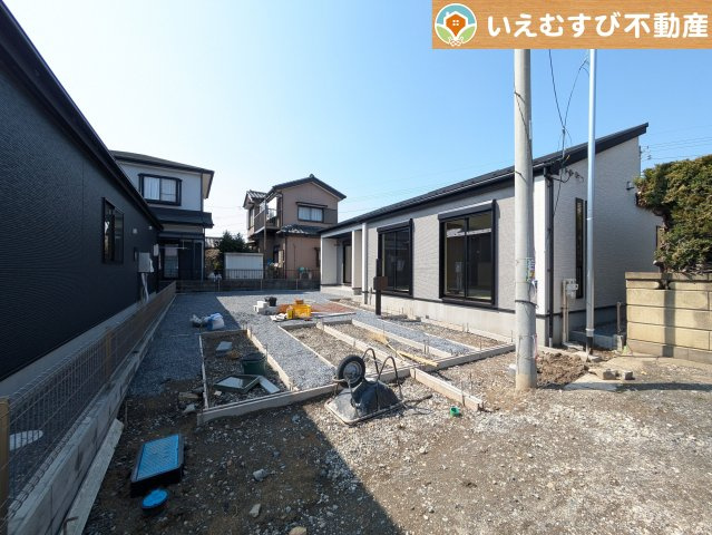GRAFARE　行田市矢場の駐車場|2台駐車可能なスペース完備
広々とした駐車スペース！前面道路も間口も広く開放的な立地♪