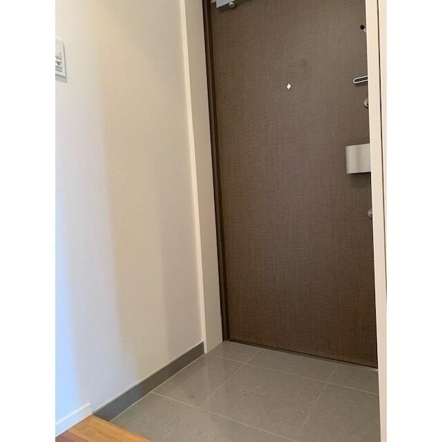 リバーレ浅草ウエストの玄関