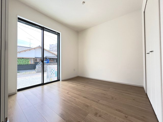 【洋室】 | 春日市天神山4丁目1期　1号棟（全1棟）【仲介手数料無料・0円】 | 施工例。施工例は完成時と異なる場合があります。