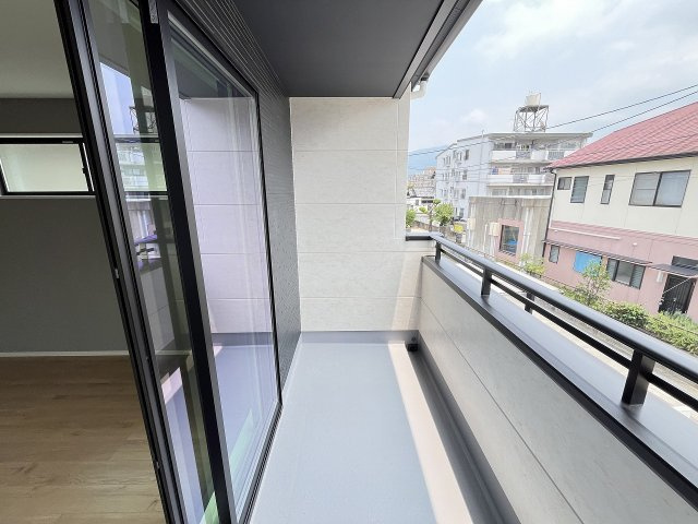【バルコニー】 | 春日市天神山4丁目1期　1号棟（全1棟）【仲介手数料無料・0円】 | 施工例。施工例は完成時と異なる場合があります。