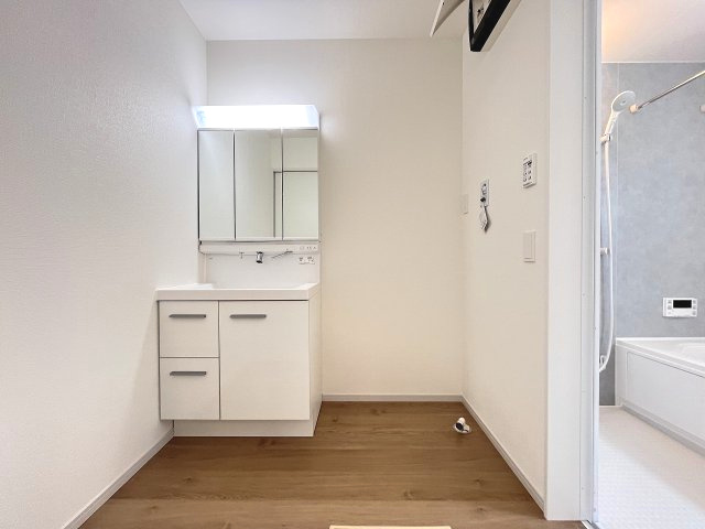 【洗面所】 | 春日市天神山4丁目1期　1号棟（全1棟）【仲介手数料無料・0円】 | 施工例。施工例は完成時と異なる場合があります。