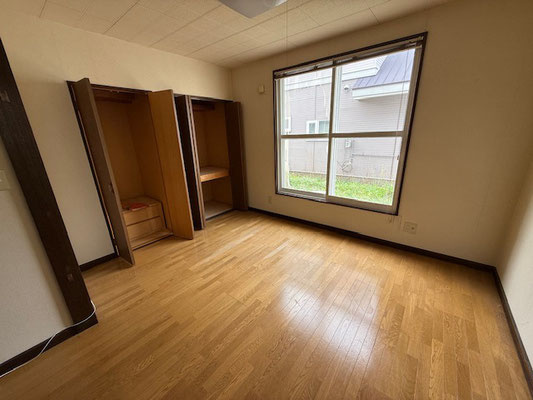 網走市向陽ヶ丘３丁目１０　共同住宅の洋室