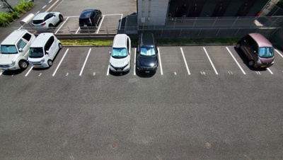 【駐車場】 | Bandiera | 駐車場があるので、車を買う予定の方も安心です