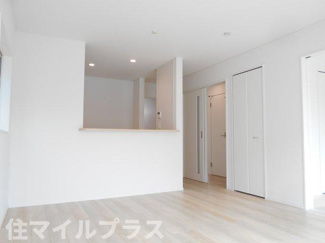 【居間・リビング】 | 郡山市城清水新築一戸建て2棟 | こちらのリビングで趣味の時間をお楽しみください