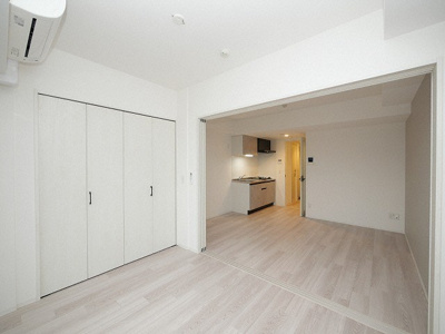 【居間・リビング】 | MSR新大阪南 | こちらのリビングで趣味の時間をお楽しみください