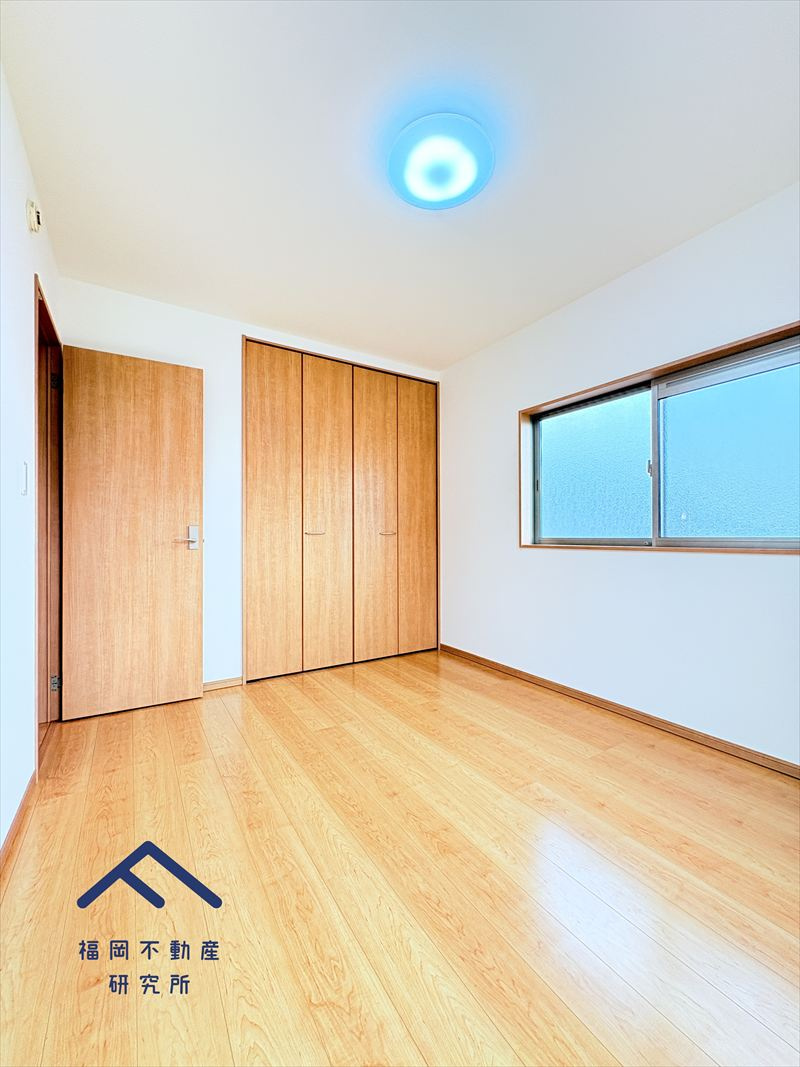 小郡市寺福童　戸建ての洋室