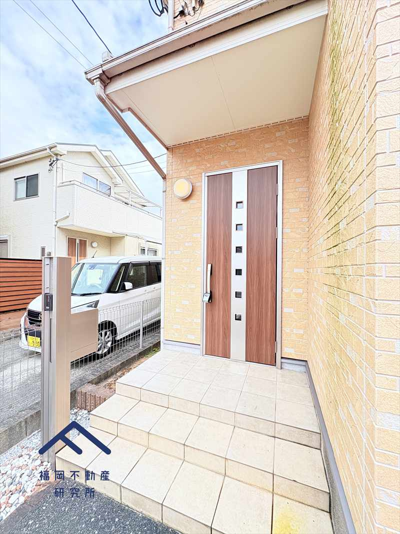 小郡市寺福童　戸建ての玄関