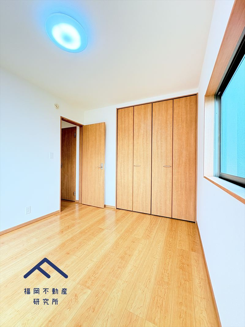 小郡市寺福童　戸建ての洋室