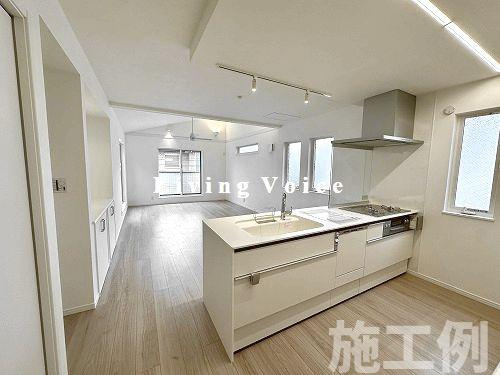 【居間・リビング】 | 【仲介手数料０円】茅ヶ崎市東海岸南4丁目　新築一戸建て　全2棟 | 茅ヶ崎市東海岸南4丁目　新築一戸建て　全2棟