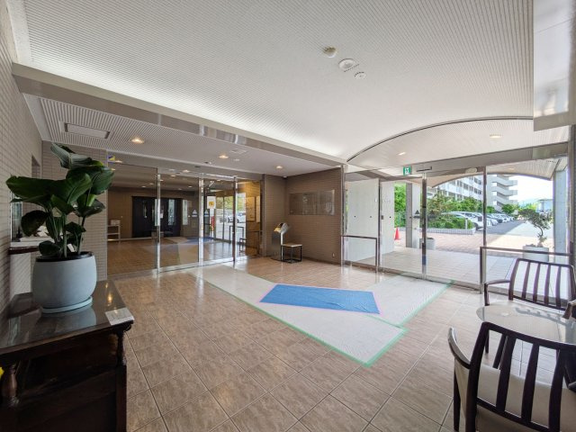 芦屋ハイタウンのエントランス