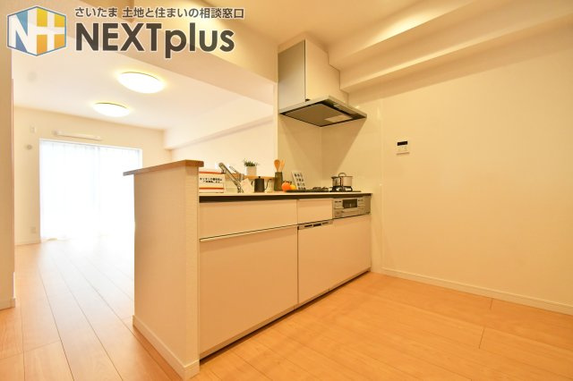 パーク上尾弐番館のキッチン|食洗器付きのシステムキッチン。面倒な洗い物、苦手な洗い物、時間がない時の洗い物etc.　食洗器に頼ることで、自分時間や家族との時間を過ごすことができる嬉しい設備です(^^)/