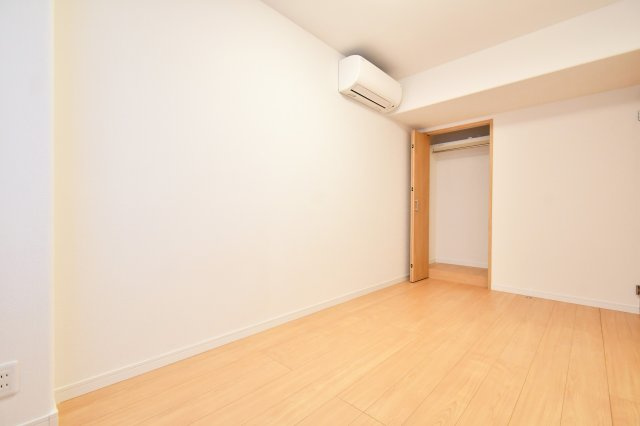 パーク上尾弐番館の洋室|難しいイメージの住宅ローンは経験スタッフが丁寧にお手伝いしますのでご安心下さい♪「家を買って終わり」ではなく、「買ってからがスタート」と考え、一人ひとりにあった資金計画やプランをご提案致します！